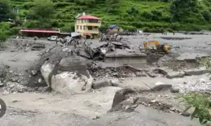 हिमाचल कुल्लू में बादल फटने से तबाही 3: बहे भूस्खलन में दो की मौत भारी बारिश से पहाड़ों पर भूस्खलन बाढ़ से आफत