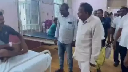 କାମାକ୍ଷାନଗର: ଭୁବନ ମେଡ଼ିକାଲରେ ଗୁରୁବାର ୯ଟାରେ ଫଳ ବଣ୍ଟନ କରିବା ସହିତ ରୋଗୀଙ୍କ ସହିତ ଆଲୋଚନା କଲେ ବିଧାୟକ ଶତ୍ରୁଘନ ଜେନା
