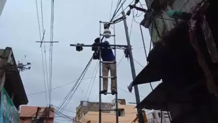 शाजापुर: कलेक्टर के निर्देश पर शाजापुर शहर में आगामी त्योहारों को देखते हुए सीसीटीवी कैमरे की रिपेयरिंग की जा रही है