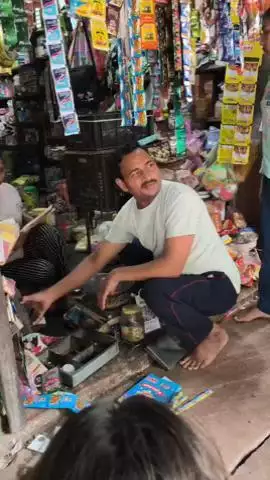 वैर: कस्बा वैर के भुसावर गेट चौराहे के पास अज्ञात चोरों ने किराना दुकान से नकदी की चोरी