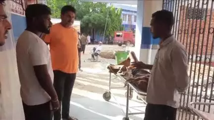 औरंगाबाद: बारुण के जानपुर में 16 वर्षीय किशोर की फरसे और लाठी-डंडे से की गई जघन्य हत्या, सदर अस्पताल में परिजनों से मिले लोजपा(आर)
