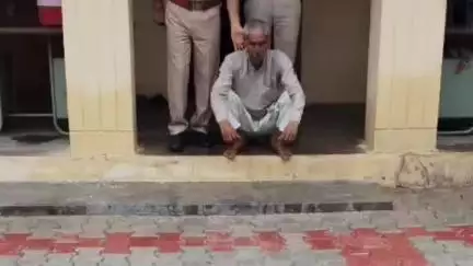फुलेरा मु. सांभर: मौखमपुरा थाना पुलिस ने आवासीय कॉलोनियों के फर्जी पट्टे आवंटित करने के मामले में लंबे समय से फरार भू-माफिया को पकड़ा