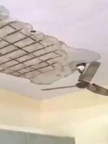 अलवर: छत का प्लास्टर गिरने से बाल-बाल बचे कर्मचारी, जिला शिक्षा अधिकारी प्रारंभिक कार्यालय की हालत खस्ता