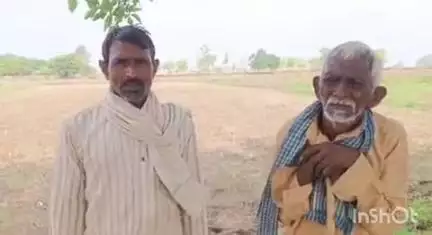 रॉबर्ट्सगंज: शिकारपुर गांव में खेत की नापी के लिए अधिकारियों के दफ्तर का चक्कर काट रहा बुजुर्ग, गांव के व्यक्ति पर कब्जे का आरोप
