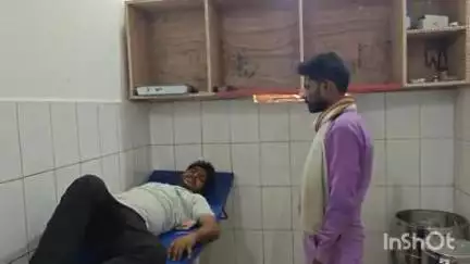 बिंदकी: बिंदकी कस्बे के मुगल रोड कोतवाली के सामने ई-रिक्शा की टक्कर से बाइक सवार बिजली मिस्त्री घायल