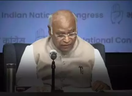 आज पीएम मोदी की वजह से संविधान खतरे में हैं, वो देश हित में बात करने वालों को सहन नहीं करते हैं: मल्लिकार्जुन खड़गे