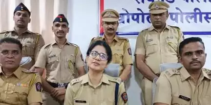 खालापूर: खोपोली पोलीस ठाणे येथे पोलीस अधीक्षक आंचल दलाल यांच्या हस्ते मोबाईल करण्यात आले परत