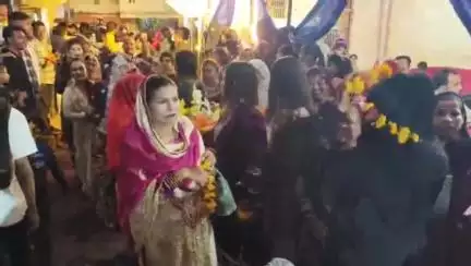 कौंच: गहोई भवन कोंच की किन्नर सलमा बाई ने समाज को संदेश देते हुए 2 कन्याओं की सगाई और 2 का धूमधाम से निकाह कराया