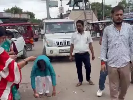छतरपुर नगर: गौ माता को राष्ट्रमाता घोषित करने के लिए 2000 किमी की दंडवत यात्रा कर भक्त पहुंचा छतरपुर