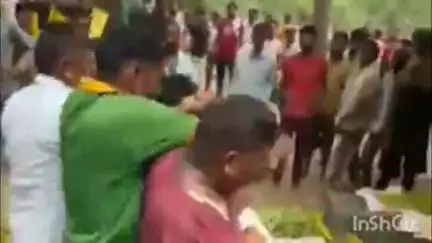 रामसनेही घाट: नियामतगंज के बाजार में दो दुकानदारों के बीच जमकर हुई मारपीट, वीडियो सोशल मीडिया पर हुआ वायरल
