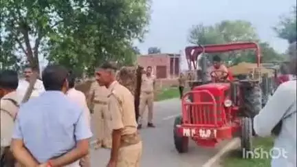 दातागंज: उसहैत थाना क्षेत्र के म्याऊं उसहैत मार्ग पर अवैध खनन की ट्रॉली को SDM ने पकड़ा