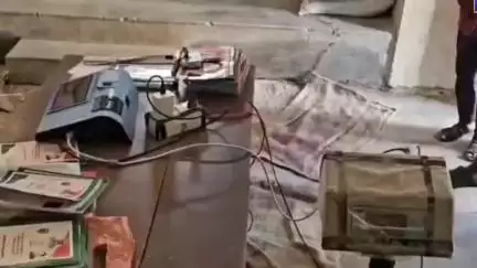 साजा: बेमेतरा जिले के राशन दुकानों में तीन माह का राशन लेने के लिए हितग्राहियों की लग रही कतारे