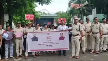 ପାରଳାଖେମୁଣ୍ଡି: ହାଇସ୍କୁଲ ଛକ ଠାରେ ଜିଲ୍ଲା ଅବକାରୀ ବିଭାଗ ପକ୍ଷରୁ ନିଶା ନିବାରଣ ଏବଂ ଅବୈଧ କାରବାର ନ କରିବା ନେଇ ସଚେତନ ରାଲି ଅନୁଷ୍ଠିତ