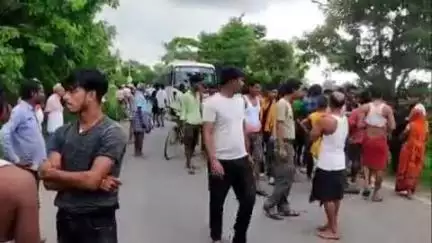मई गांव के पास स्कार्पियो की टक्कर से छात्र की मौत, ग्रामीणों ने वाहन में लगाई आग, चालक की पिटाई की
