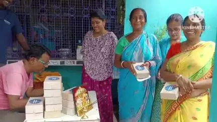 নলহাটি ২: ভদ্রপুর সহ অনান্য গ্রামে রথযাত্রার আগের দিন জগন্নাথদের মহাপ্রসাদ বিতরণ করলেন রেশন ডিলাররা, প্রসাদ পেয়ে খুশি এলাকাবাসীরা