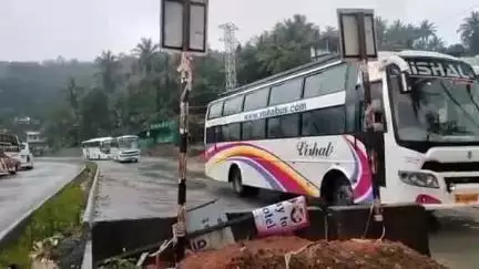 ಸಕಲೇಶಪುರ: ಶಿರಾಡಿ ಘಾಟ್ ರಸ್ತೆಯಲ್ಲಿ ಮಣ್ಣು ತೆರವು ಕಾರ್ಯಾಚರಣೆ ವಾಹನಗಳ ಸಂಚಾರ ಪುನಾರಂಭ