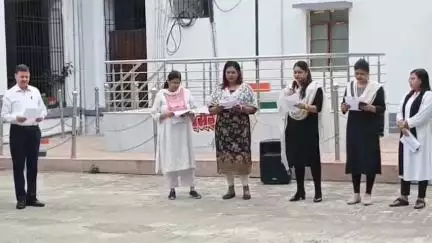 मोतिहारी: व्यवहार न्यायालय परिसर में अंतरराष्ट्रीय नशा एवं अवैध तस्करी निरोध दिवस पर न्यायाधीशों और न्यायिक कर्मियों ने ली शपथ