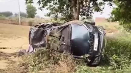 तोशाम: तोशाम में गाड़ी पलटने से एक व्यक्ति की दर्दनाक मौत, दूसरा गंभीर रूप से घायल