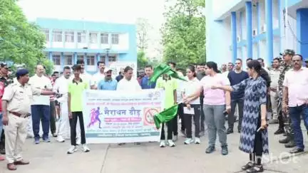 मेदिनीनगर (डालटनगंज): पलामू में नशा मुक्ति के लिए मैराथन दौड़ का आयोजन, उपायुक्त और एसपी ने दिखाई हरी झंडी