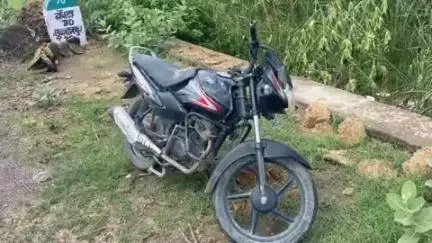 पीपलदा: इटावा क्षेत्र में गणेशगंज के निकट मोटरसाइकिल सवार बैंककर्मी को अज्ञात वाहन ने मारी टक्कर, हुई मौत