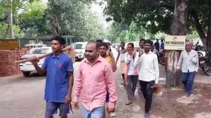 लातेहार में मनरेगा के AE और JE पर लगा 10% PC लेने का आरोप। मामला ग्राम उदयपुरा में आम बागवानी का। #latehar #manrega