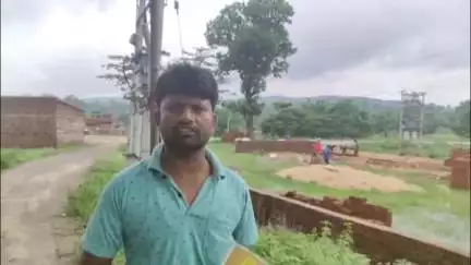 पतरातू: पतरातु तालाटांड में भू-माफिया के इशारे पर ज़मीन पर अतिक्रमण, सीओ ने काम रुकवाया