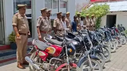 गाज़ीपुर: पुलिस ने तीन अन्तर्जनपदीय शातिर वाहन चोर गिरोह के सदस्यों को गिरफ्तार किया, अंधऊ में झाड़ी में मिली मोटरसाइकिल