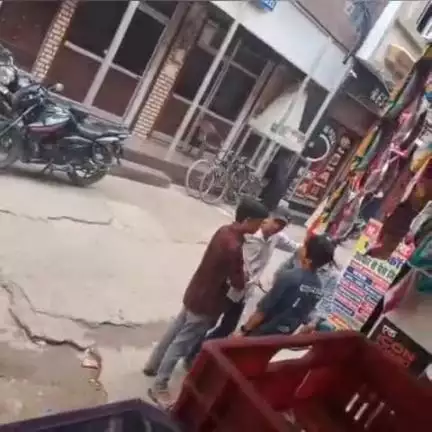 कानपुर: कल्याणपुर थाना क्षेत्र में एक मुस्लिम महिला का मंदिर में पूजा करते हुए वीडियो हुआ वायरल