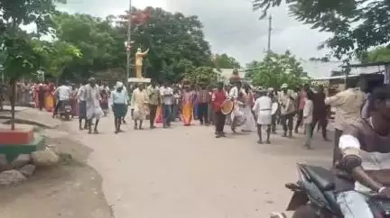 ధర్మారం: కొత్తూరు గ్రామంలో ముదిరాజ్ సంఘం ఆధ్వర్యంలో ఘనంగా పెద్దమ్మ తల్లి బోనాలు