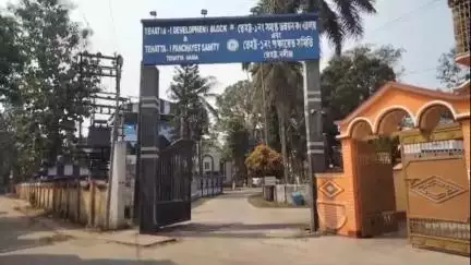 তেহট্ট ১: দীঘা জগন্নাথ ধামে রথযাত্রা স্বাগত পশ্চিমবঙ্গ সরকার,সেই উপলক্ষে তেহট্ট১BDOঅফিসের গেট লাগানো হলো,রথযাত্রার স্বাগত ব্যানার