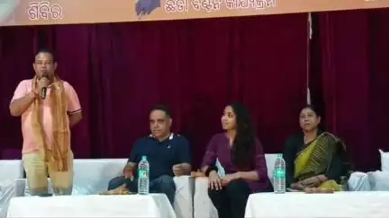 ସମ୍ବଲପୁର ମ୍ୟୁନିସିପାଲଟି: ରେଲୱେ କମ୍ୟୁନିଟି ସେଣ୍ଟର୍ ଠାରେ ରକ୍ତଦାନ ଶିବିର କୁ ଉଦଘାଟନ କଲେ ପୋଲିସ ଆଇଜି
