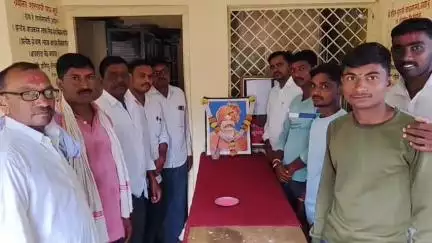 सेनगाव: जवळा बुद्रुक येथे राजर्षी शाहू महाराज यांची जयंती साजरी करुन उत्कृष्ट कार्याबद्दल परमेश्वर इंगोले यांचा सन्मान