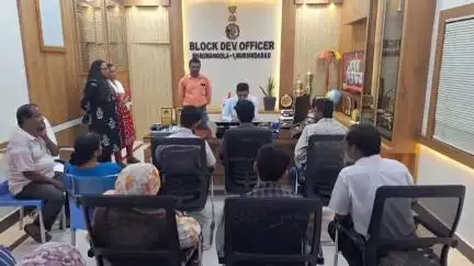 ভগবানগোলা ১: ভগবানগোলায় নিট-এ সফল তিন কৃতি ছাত্রকে সংবর্ধনা, ভবিষ্যৎ ডাক্তারদের কাছে উন্নয়নের আশাবাদ