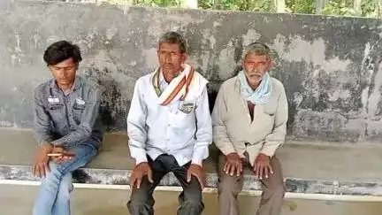 लखीमपुर: शाहजहांपुर मोहम्मदी रोड़ स्थित बरैचा में सड़क के किनारे खड़ी बाइक में ई-रिक्शा ने पीछे से मारी टक्कर, बच्ची की हुई मौत