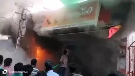 हटा: बालाजी इंटरप्राइजेज की दुकानों में आग, ज्वेलर्स और इलेक्ट्रॉनिक की दुकानें जलीं, कारण अज्ञात