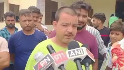 नौगढ़: ग्रामीणों ने बर्डपुर पावर हाउस का किया घेराव, विद्युत विभाग के जेई पर ट्रांसफार्मर हटाकर दूसरी जगह लगाने का आरोप