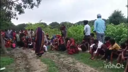 सिरौली गौसपुर: रानी कटरा मजरे अगानपुर गांव में संदिग्ध परिस्थितियों में युवक का शव आम की बाग में फांसी के फंदे से लटकता मिला
