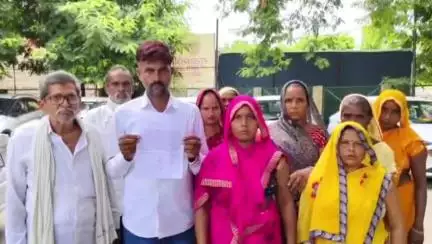 सुल्तानपुर: दलितों की बस्ती का एकमात्र रास्ता कब्जे में सुल्तानपुर के ओदरा में दबंगों ने रोका रास्ता, पीड़ितों ने डीएम
#Jansamasya