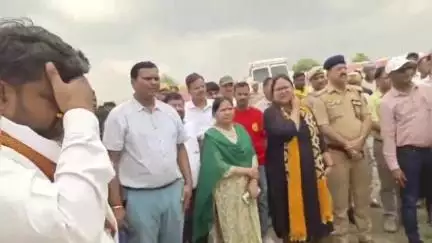 तरबगंज: तरबगंज की ऐली परसौली में बाढ़ को लेकर हुई मार्कडिल, जिलाधिकारी ने बाढ़ पूर्व तैयारी का लिया जायजा