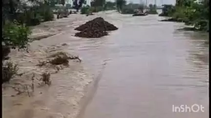 हिंगणघाट: यशोदा आलेल्या पुरामुळे अल्लिपुर अलमडोह मार्ग बंद:अनेक गावाचा संपर्क तुटला: शेकडो हेक्टर जमिनीवरील पिक पाण्याखाली