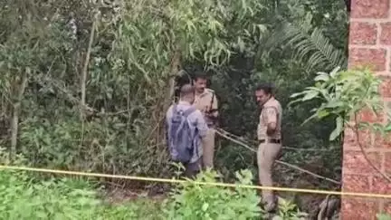 മഞ്ചേശ്വരം: വൊർക്കാടിയിൽ ഉറങ്ങിക്കിടന്ന മാതാവിനെ മകൻ പെട്രോളൊഴിച്ച് ചുട്ടുകൊന്നു, അയൽക്കാരിയേയും കൊലപ്പെടുത്താൻ ശ്രമം