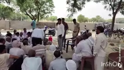 चरखी दादरी: काकड़ौली सरदारा में बिजली समस्या से परेशान लोगों ने बिजलीघर पर दिया धरना, विधायक ने दिया आश्वासन