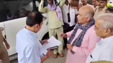 अकबरपुर: अकबरपुर नगर पंचायत प्रशासन द्वारा इंटर कॉलेज के साइकिल स्टैंड की दीवार गिराने के मामले में इंटर कॉलेज के प्रशासन में...
