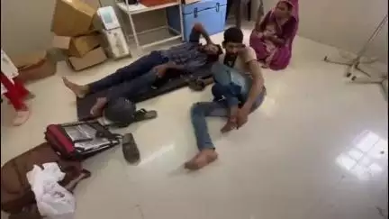 शिवपुरी: अमोला थाना क्षेत्र में NH-27 फोर-लेन पर दो बाइकों की भिड़ंत, तीन घायल