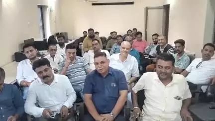 બોડેલી: પોલીસ સ્ટેશન ખાતે રથયાત્રાના પર્વ નિમિત્તે શાંતિ સમિતિ બેઠક યોજાઈ એએસપી અગ્રવાલ હાજર રહ્યા