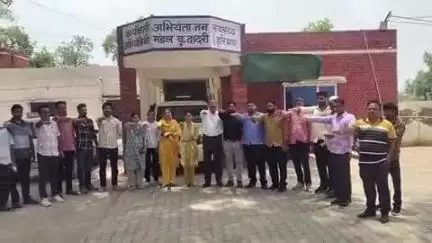 चरखी दादरी: डायरिया रोको अभियान के तहत चरखी दादरी में जनस्वास्थ्य विभाग कार्यालय में हुआ कार्यक्रम, दिलाई गई शपथ