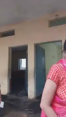 #मध्यप्रदेश के धार में शासकीय स्कूल की शिक्षिका कविता कवचे शराब के नशे में स्कूल पहुंची।