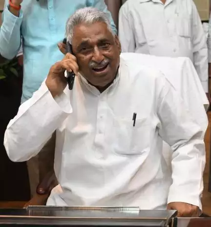 गोरखपुर में सपा नेता माता प्रसाद पांडेय के काफिले पर हमले का आरोप!, जेसीबी से रोका गया रास्ता
