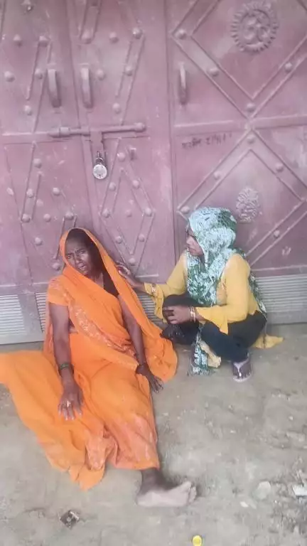 फर्रुखाबाद शहर कोतवाली क्षेत्र की घटना अपनी मजदूरी के पैसे मांगने पर बुजुर्ग महिला के साथ की मारपीट अभी तक कोई सुनवाईनही