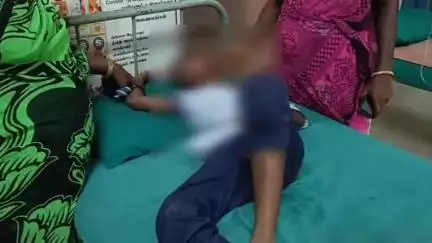 நிலக்கோட்டை: வீட்டுப்பாடம் எழுதாததை மறைக்க கழுத்தை அறுத்துக் கொண்டு நாடகமாடிய மாணவன் - வத்தலகுண்டில் பரபரப்பு